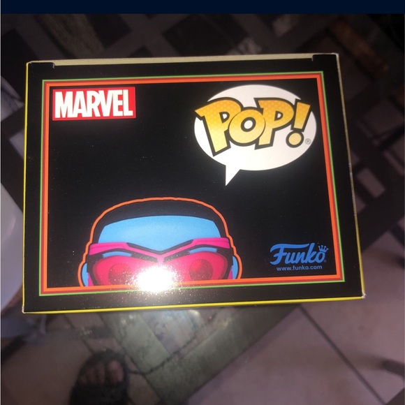 Funko pop blacklight Captain America #987 - Picture 5 of 6